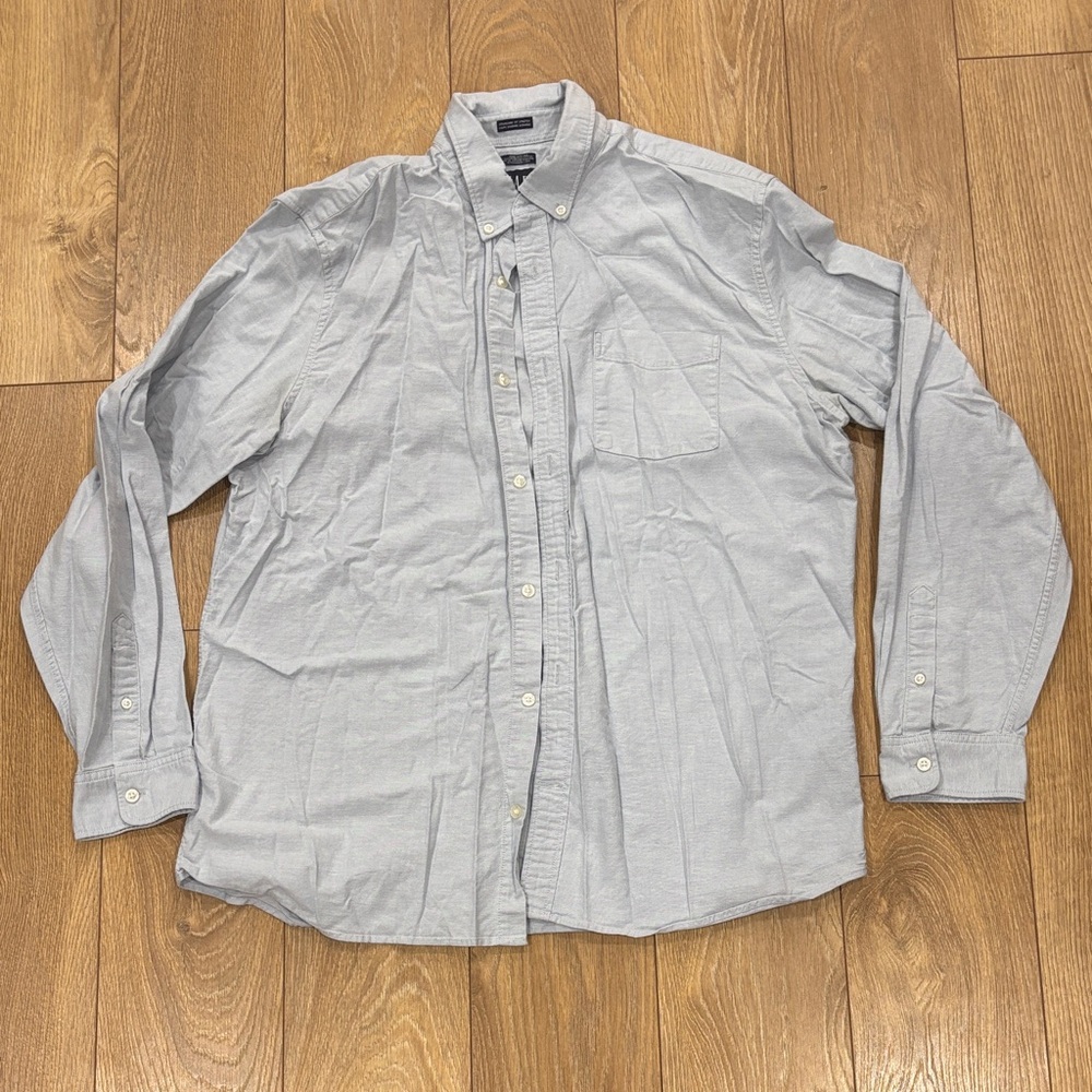 GAP Men's Casual Light Gray Button-Down Shirt